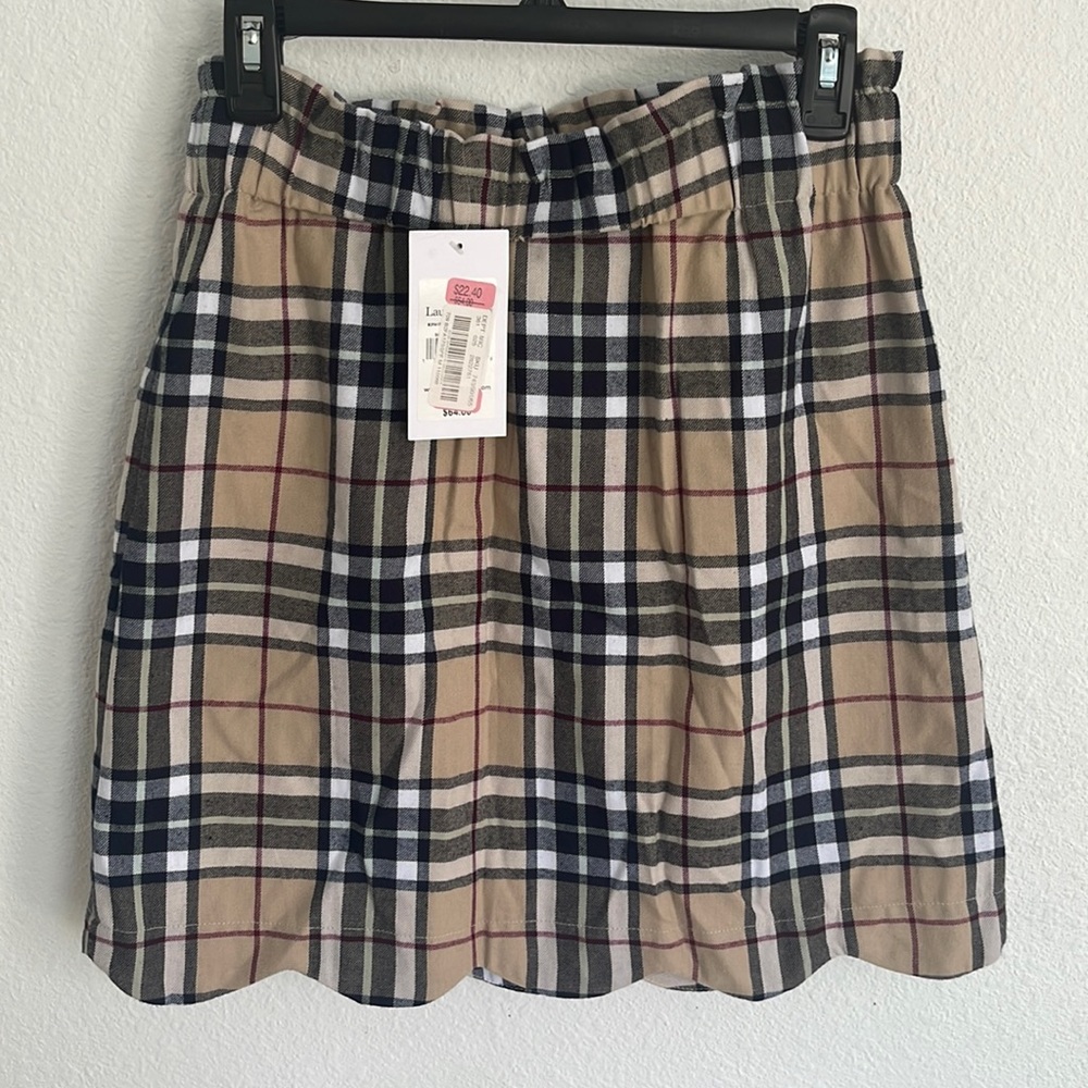 Short skirt from Lauren James size medium brand new.